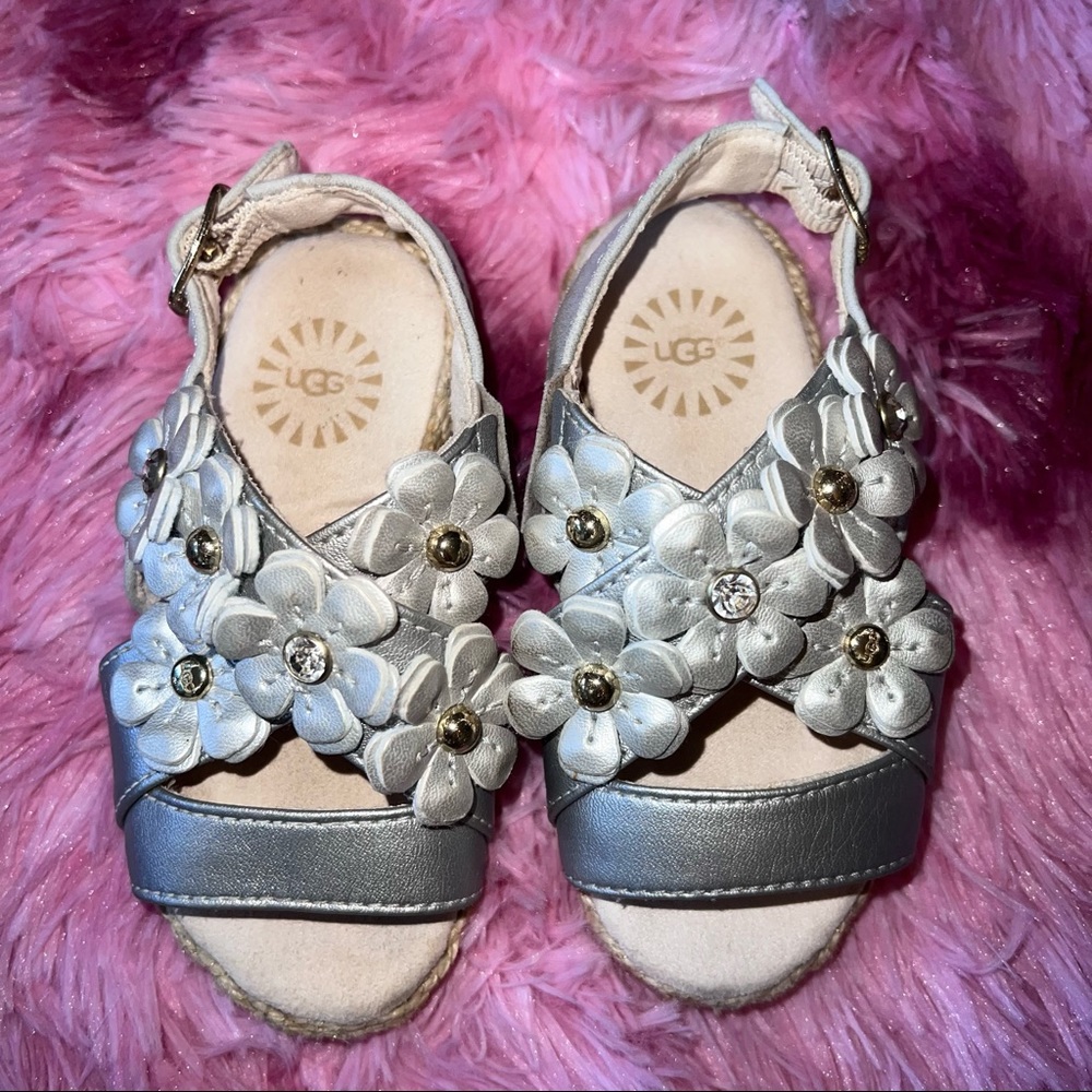 Ugg toddler Allairey Shimmer (size 6)